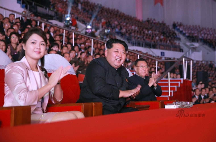 Lanh dao Kim Jong-un hao hung nghe hoa nhac-Hinh-7